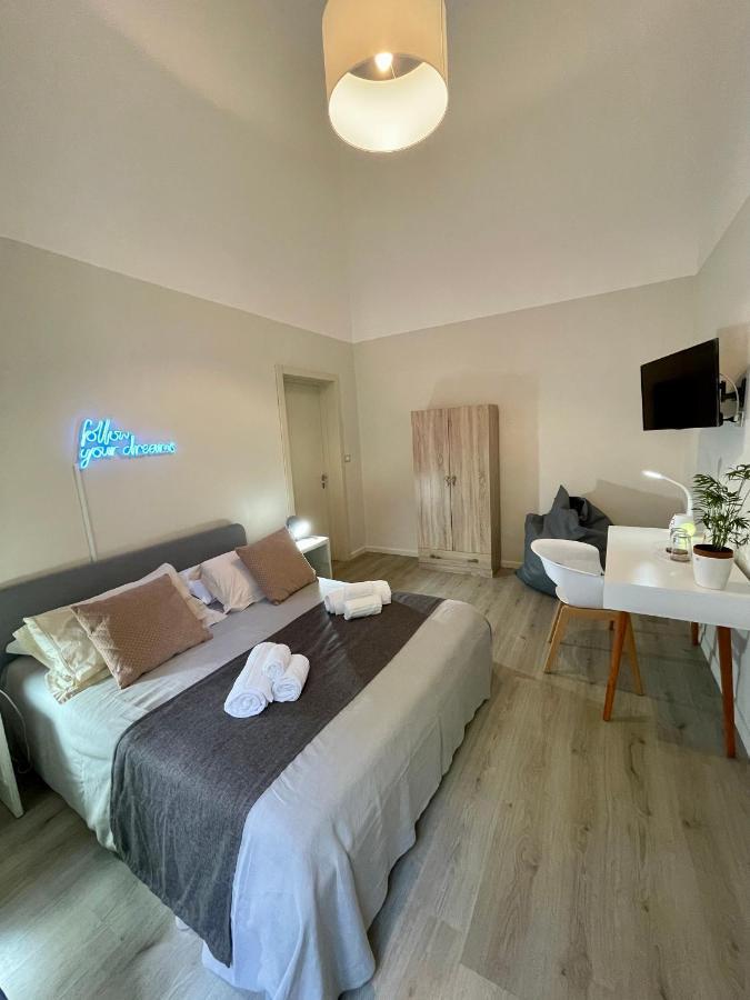 4 Balconi Rooms Paladini B&B E Appartamenti Lecce Eksteriør billede