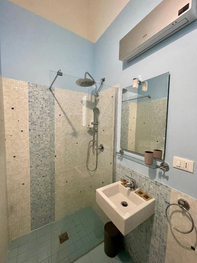 4 Balconi Rooms Paladini B&B E Appartamenti Lecce Eksteriør billede