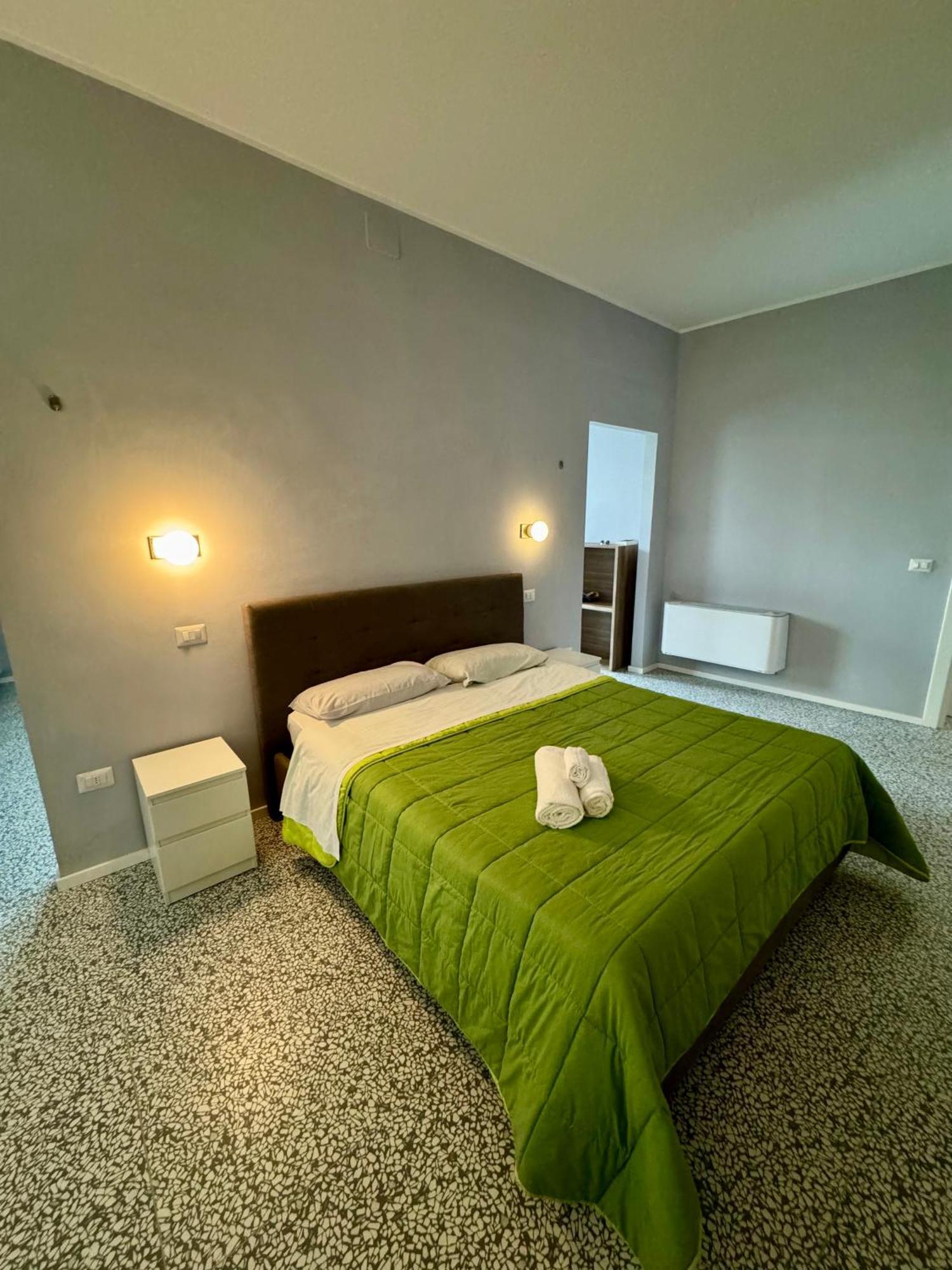 4 Balconi Rooms Paladini B&B E Appartamenti Lecce Eksteriør billede