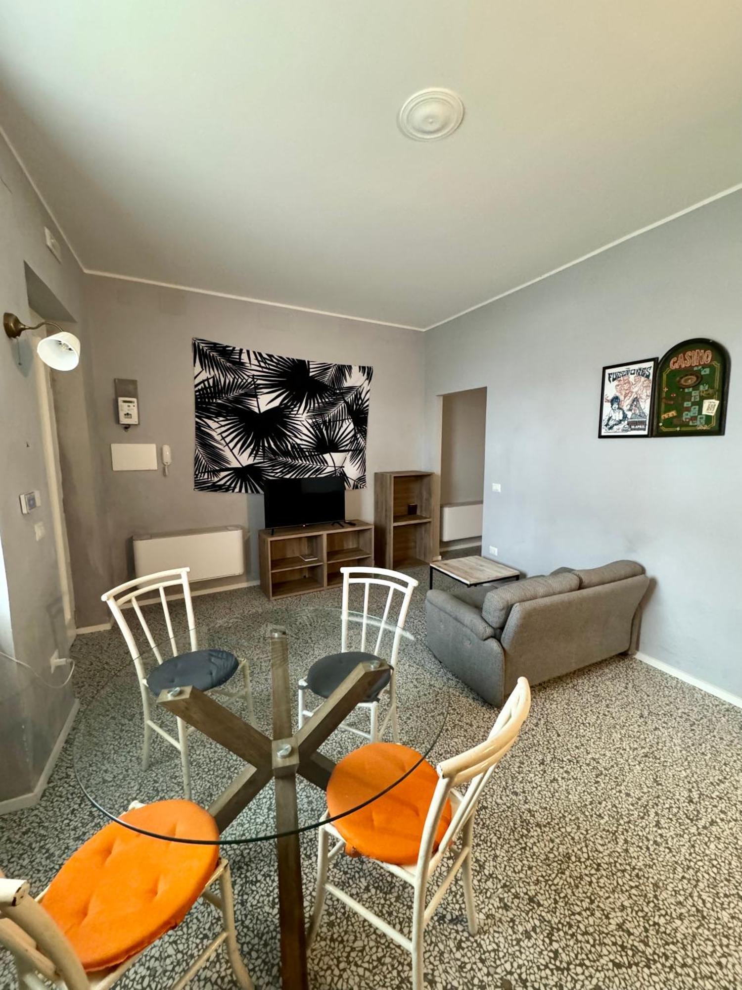 4 Balconi Rooms Paladini B&B E Appartamenti Lecce Eksteriør billede