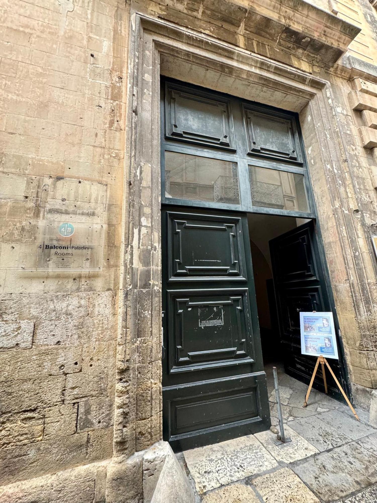 4 Balconi Rooms Paladini B&B E Appartamenti Lecce Eksteriør billede